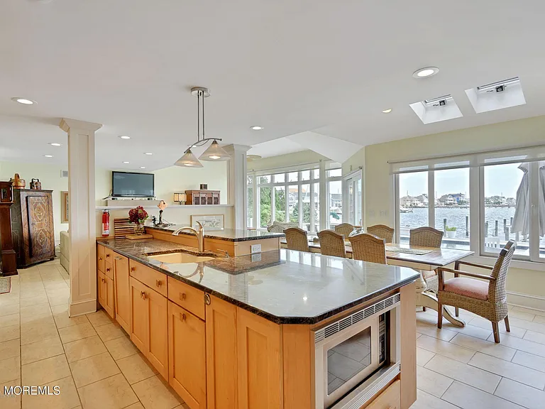 323 Cove Dr — Photo 14