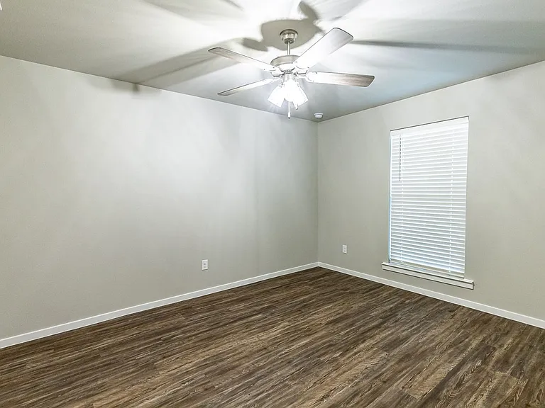 2108 N Avenue K — Photo 8