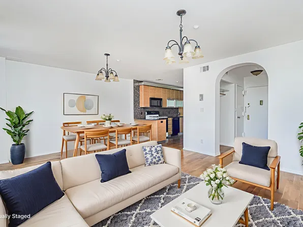 1132 Blake Court image 2 of 27