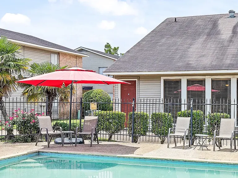Scarlet Oak Village — Photo 2