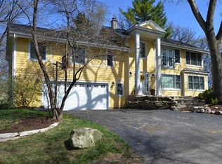 311 E Lake Shore Dr, Tower Lakes, IL 60010