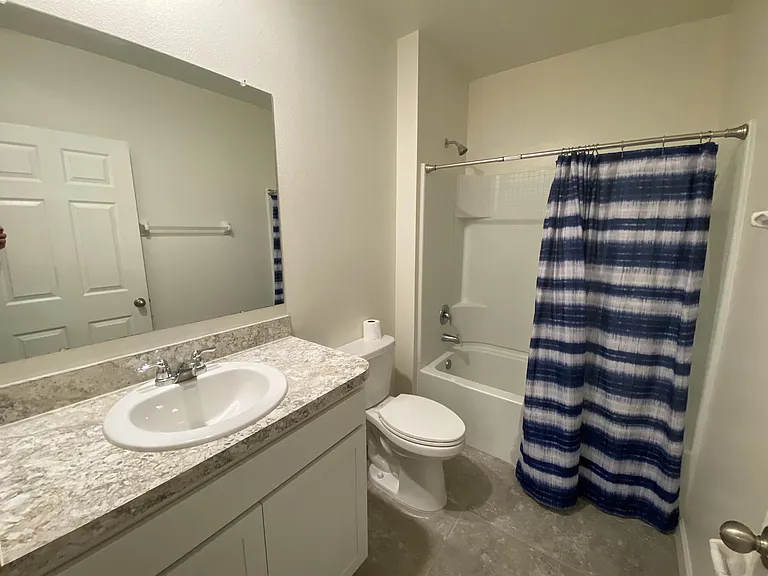 510 Old Country Rd S — Photo 2