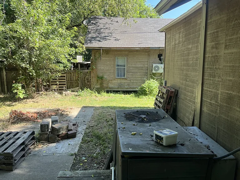 319 N G St — Photo 17