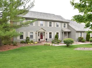 11737 N River Ridge Dr, Mequon, WI 53092