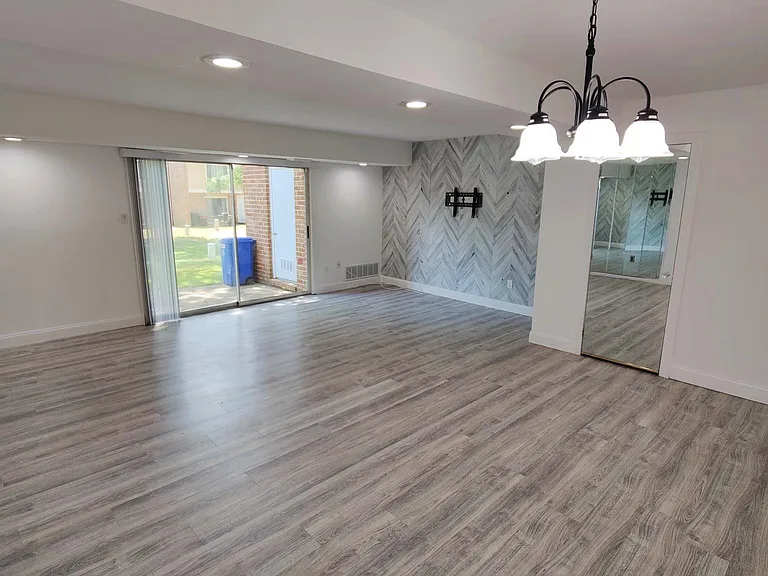 1139 Thackary Ct — Photo 4