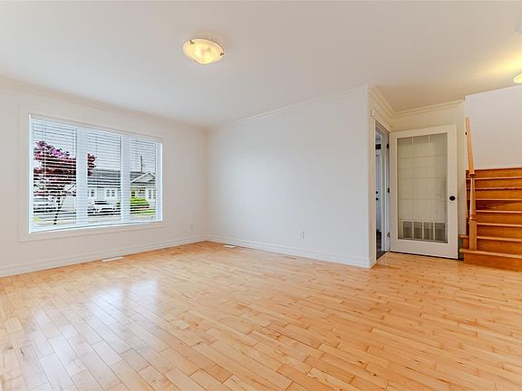 5th image of 36 Bayberry Place
