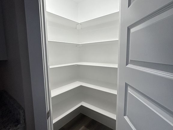 3rd image of 121 E Poplar St