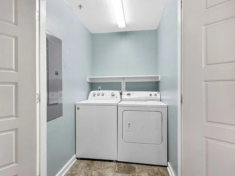 116 S Broadway St — Photo 18