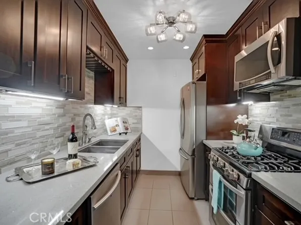 18620 Hatteras St Unit 133, Tarzana, CA 91356