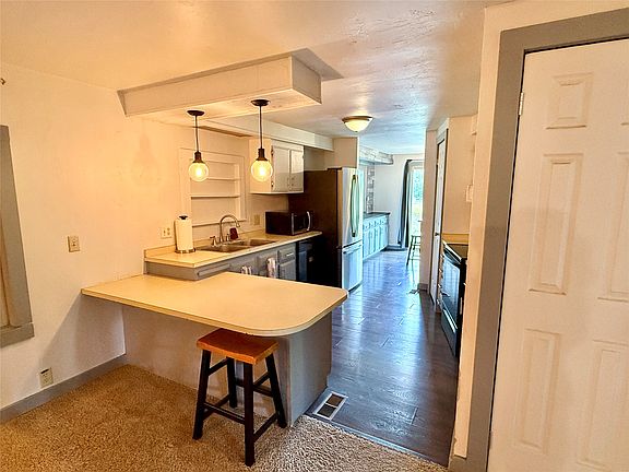 3rd image of 87 Bedivere Blvd