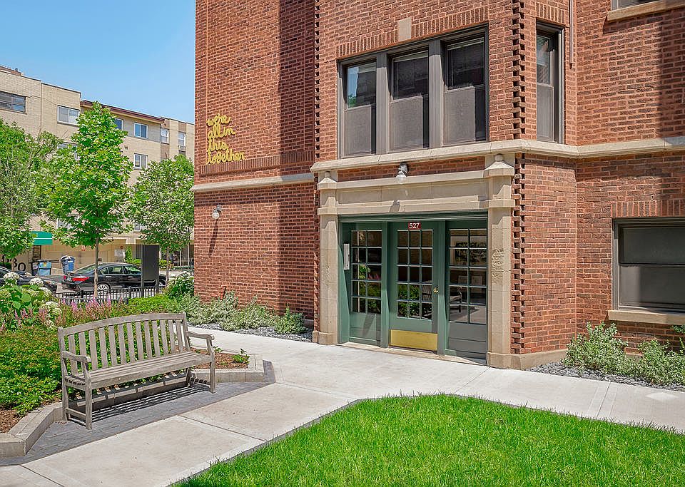 1st image of 527 W Aldine Ave #2728160