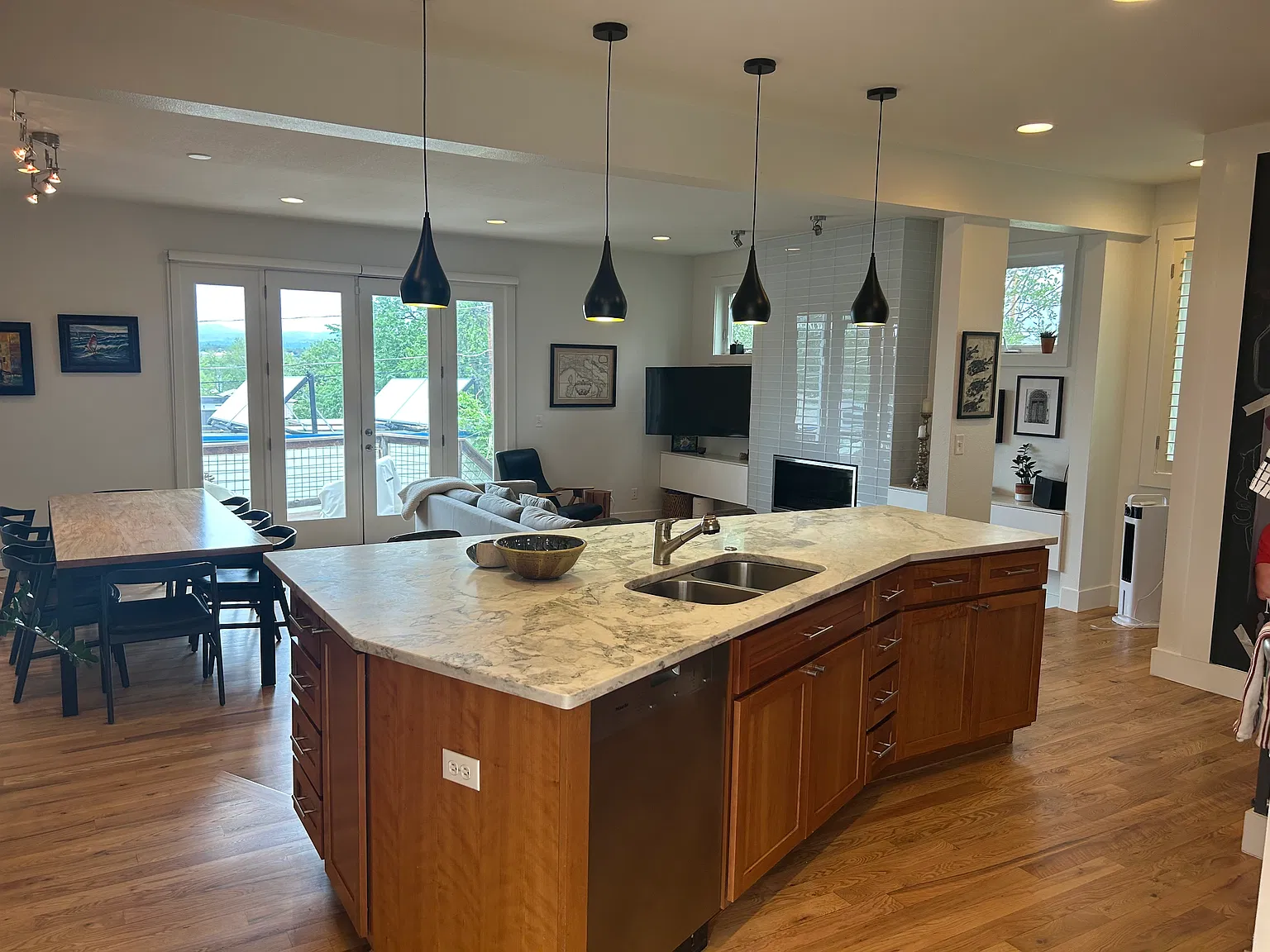 3 bed, 3.5 bath, 3300 sqft, $3,600 — Photo 1