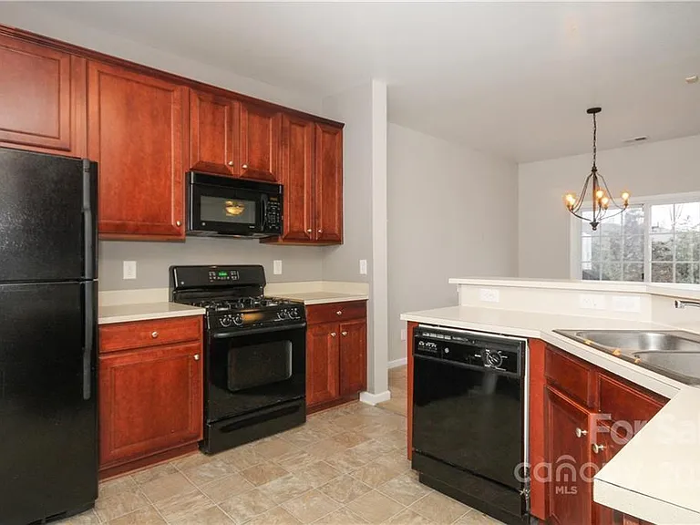 2332 Calabassas Ln — Photo 16