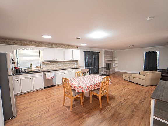 4th image of 2405 Sha Ln
