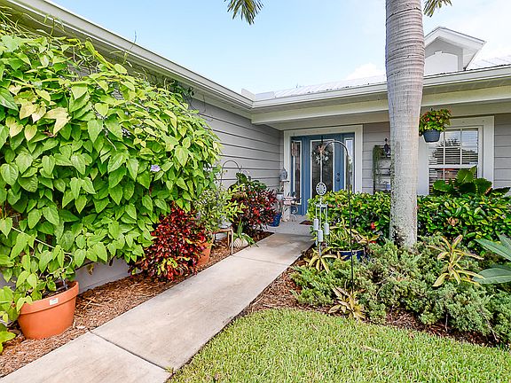 Home For Sale In Port Saint Lucie