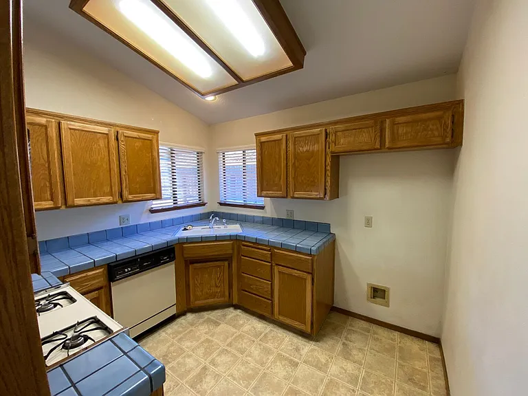 1348 E Ferguson Ct — Photo 5