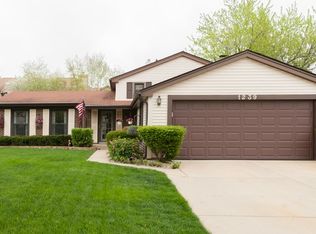 1239 Mill Creek Dr, Buffalo Grove, IL 60089
