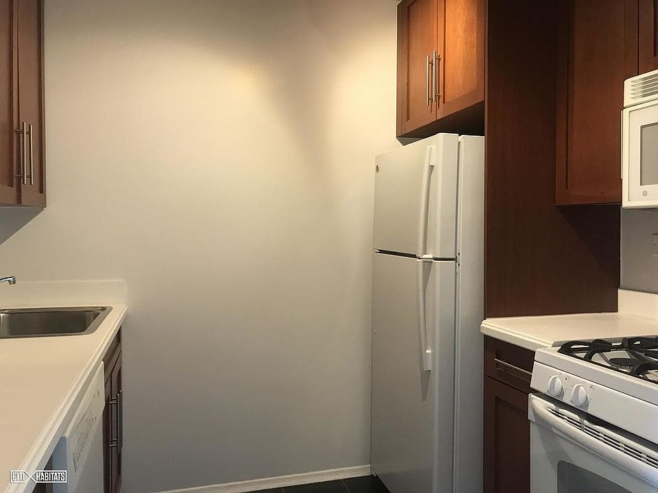 2nd image of 888 8th Ave APT 11M