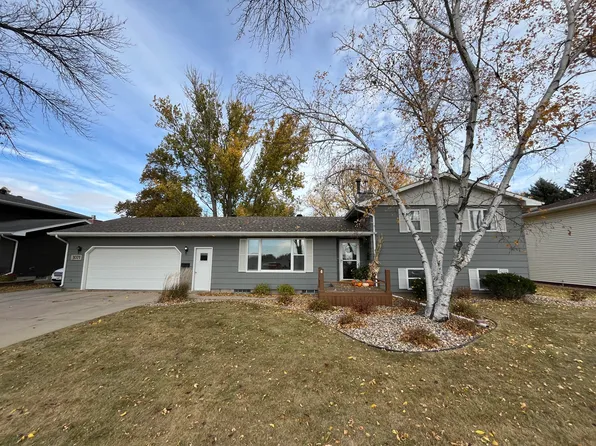 1021 15th Ave NE, Aberdeen, SD 57401