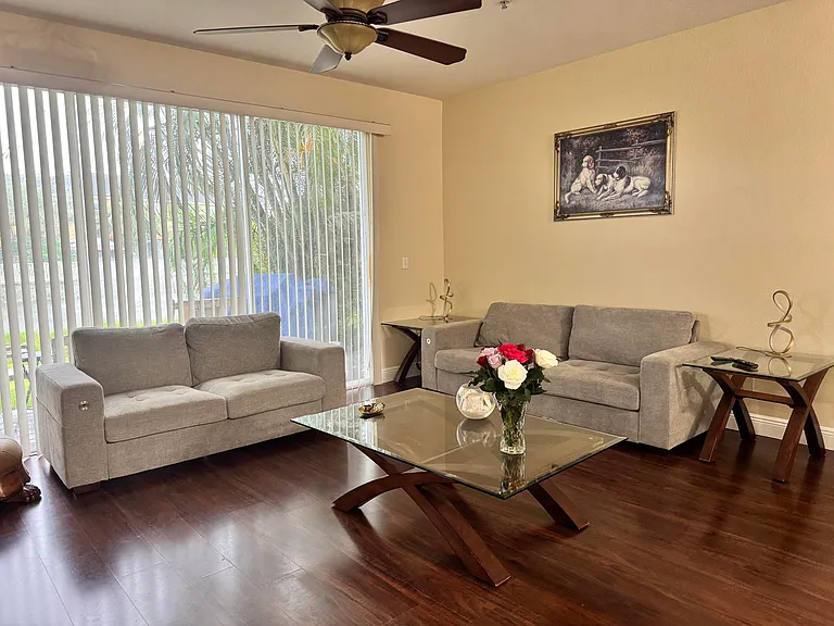 1010 Pipers Cay Dr — Photo 4