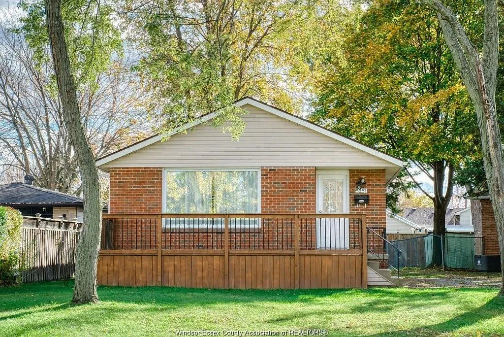 3 bed, $2,200 — Photo 1