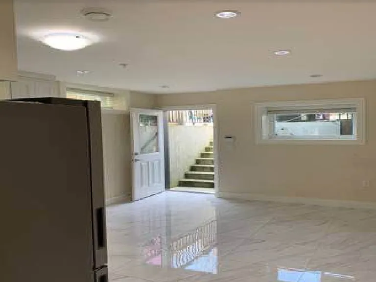 3433 Turner St #5 — Photo 4