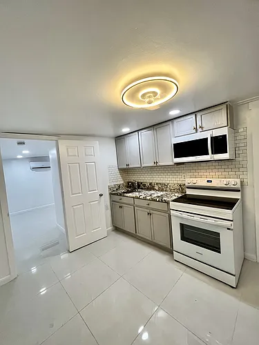 920 SW 29th Way #2/1 Photo 1