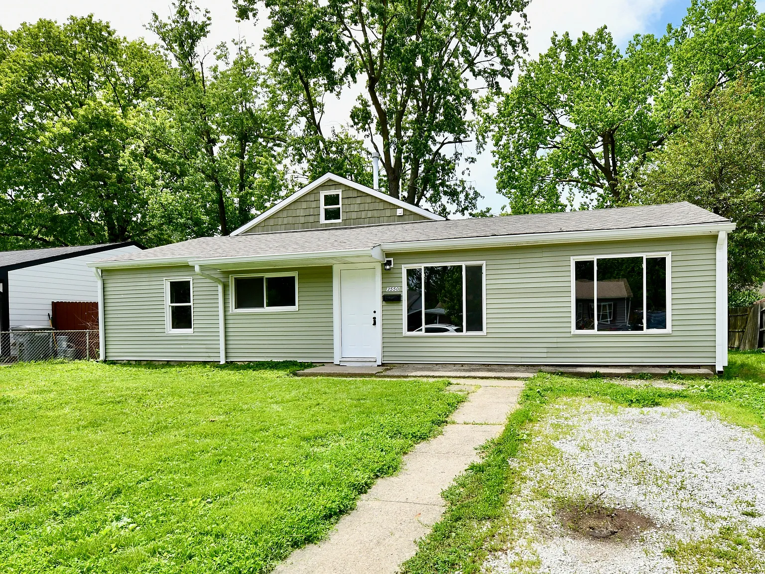 4 bed, 2.0 bath, 2480 sqft, $2,000 — Photo 3