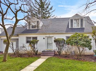 20 Bluebell Ct, Garden City, NY 11530