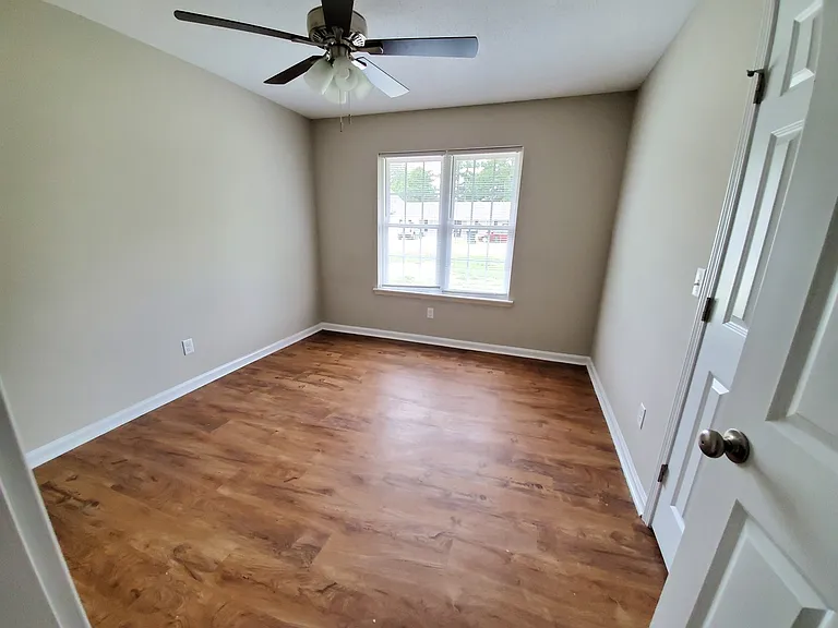 18 University Pl — Photo 25
