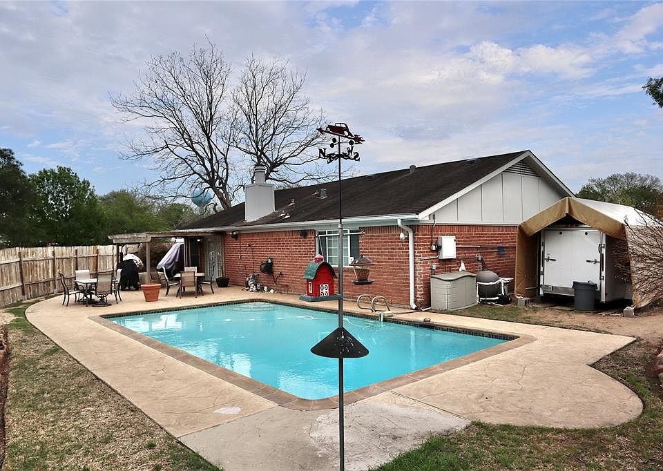1st image of 807 Townboro Dr