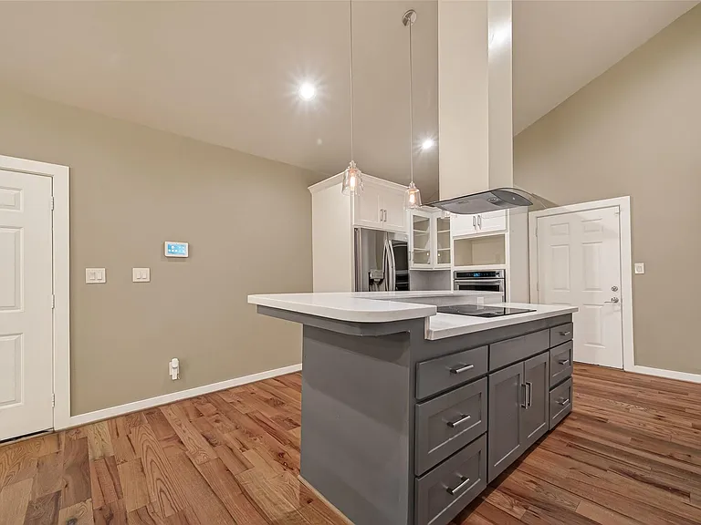 224 N Stiles St — Photo 9