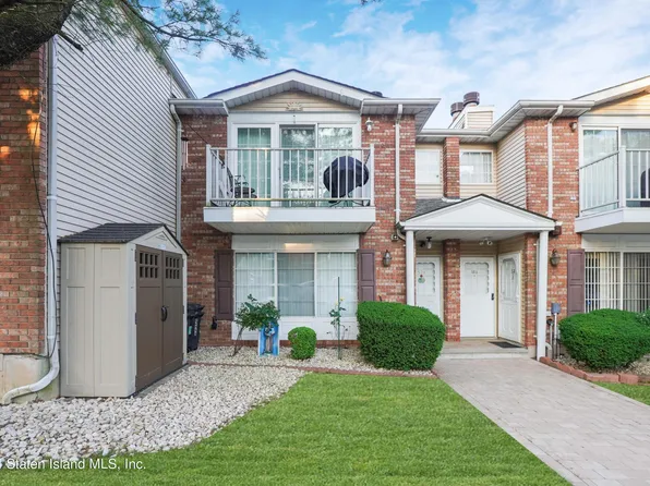 52 Saturn Ln, Staten Island, NY 10314