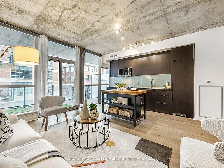 478 King St W #202 — Photo 8