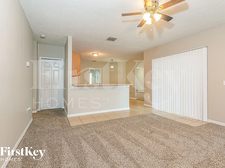 927 Cannes Dr — Photo 4