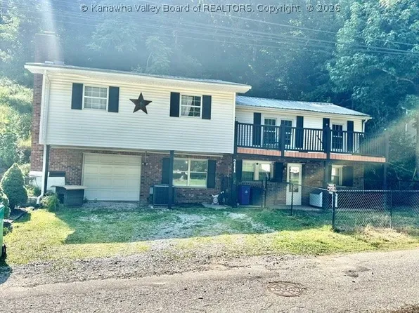 211 Snow Hill Dr, Charleston, WV 25311