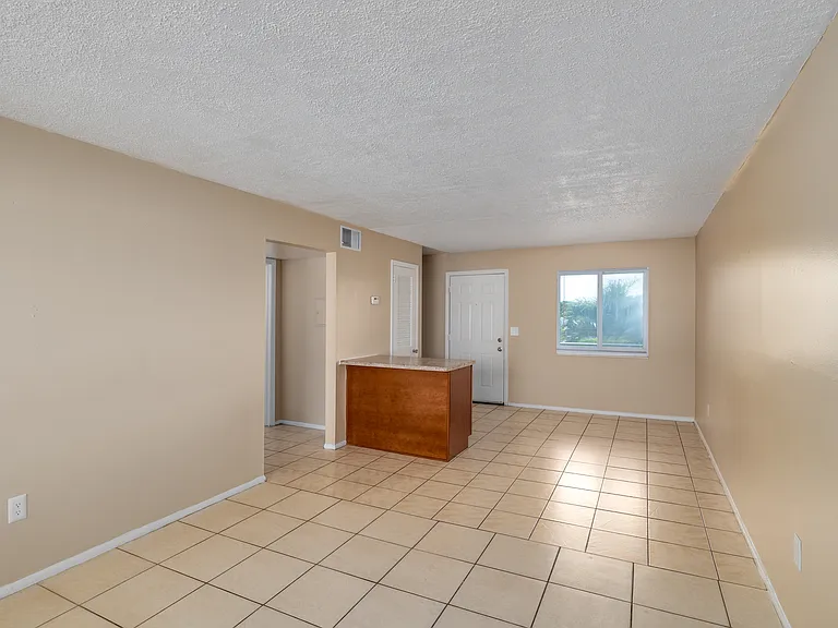 8372 Beacon Blvd — Photo 12