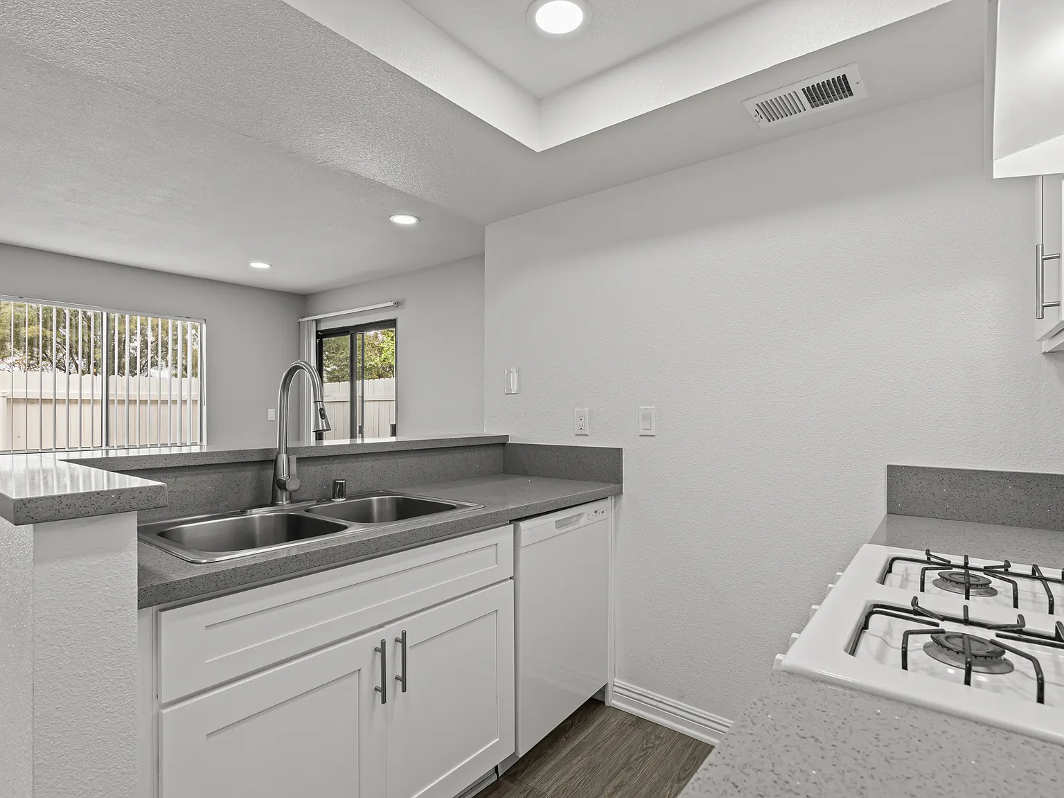 Cerro Vista Apartments — Photo 2