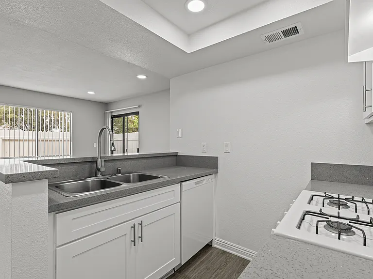 Cerro Vista Apartments — Photo 2