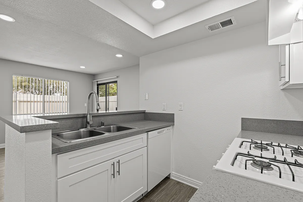 Building Photo - Cerro Vista Apartments