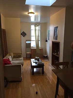 Rented by Capri Jet Realty Corp | media 11