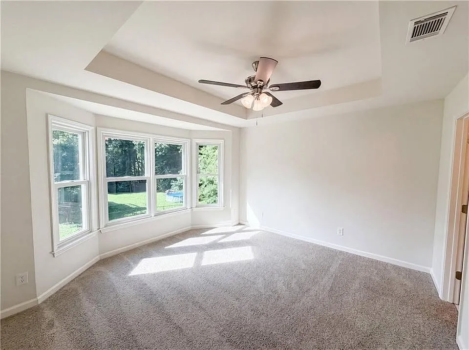 4 bed, 2231 sqft, $2,400 — Photo 3