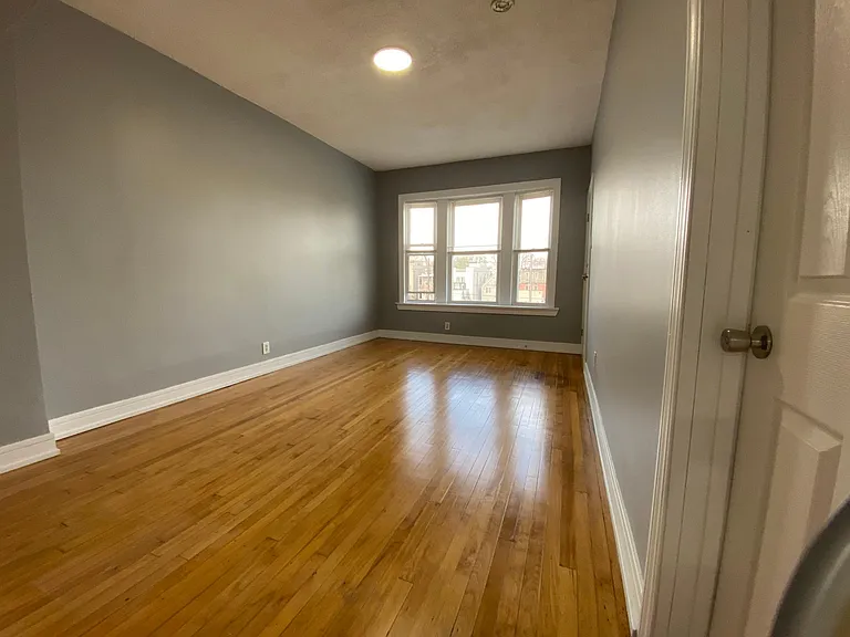 2323 W Fullerton Ave #3 — Photo 8