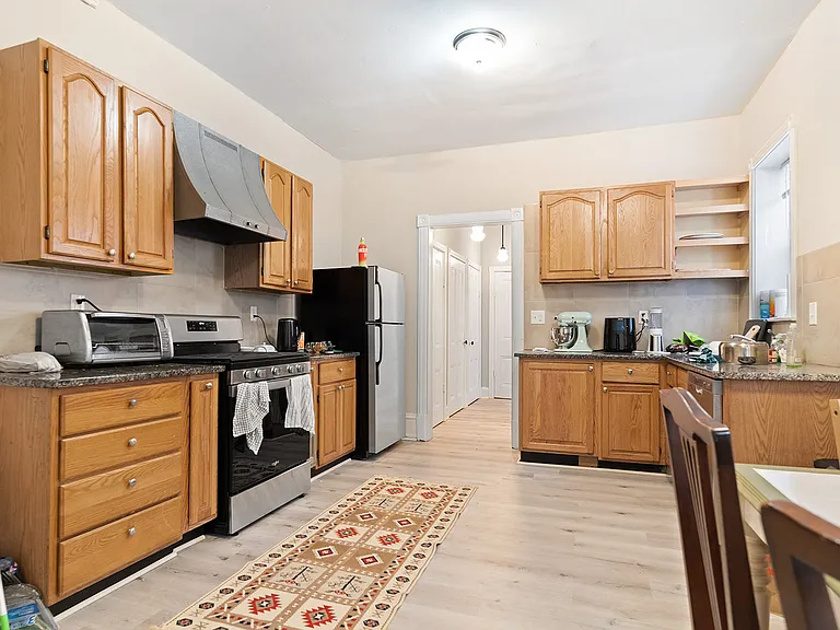 637 N 32nd St #1 — Photo 1