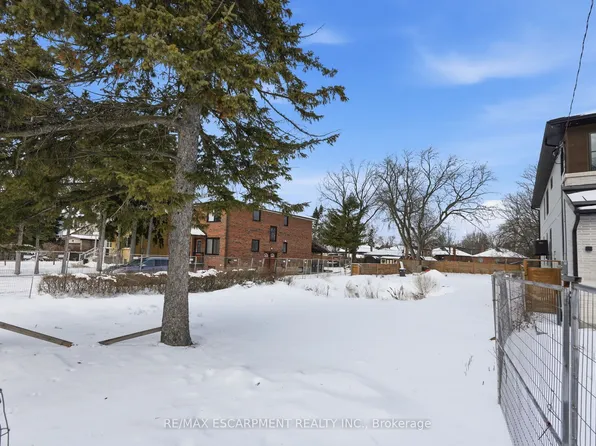 19A Broadview Ave, Mississauga, ON L5H 2S8