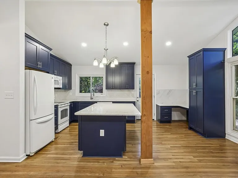 2056A Abby Ln NE — Photo 3