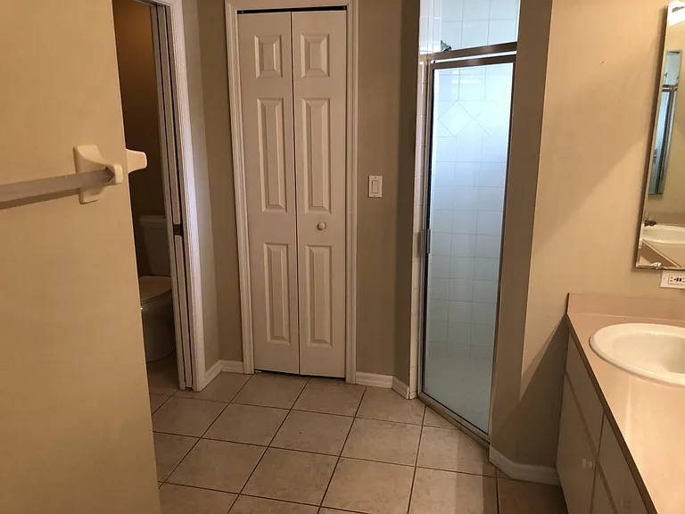 4537 SW 10th Ave — Photo 10