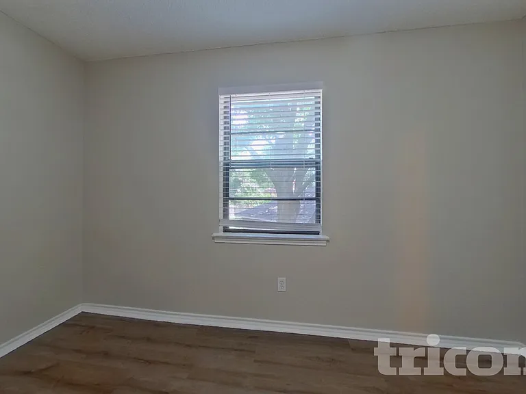 509 Live Oak Dr — Photo 14