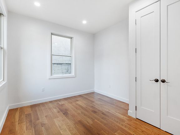 3rd image of 564 W 182nd St #1A