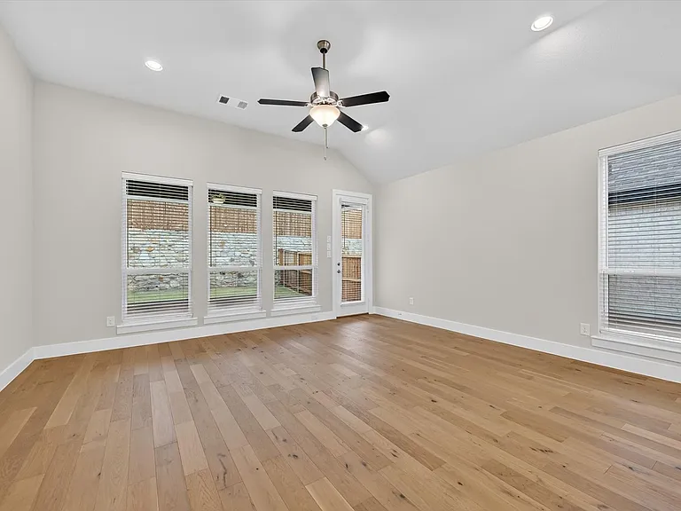 4123 Windy Point Rd — Photo 7